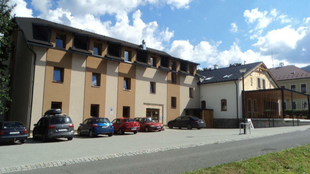 Apartma Fara Loučná nad Desnou Esterno foto